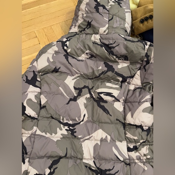 Women’s north face camo jacket - Picture 4 of 4